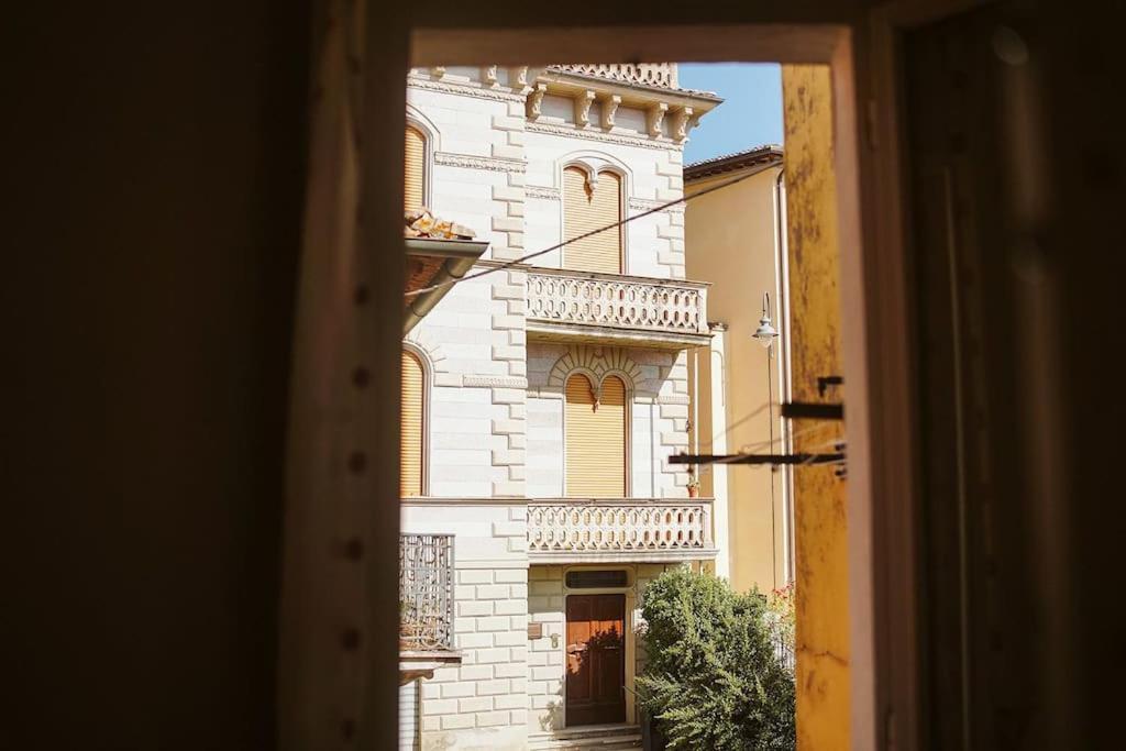 Casa Vacanze L'Angolo Fiorito Bettolle Extérieur photo