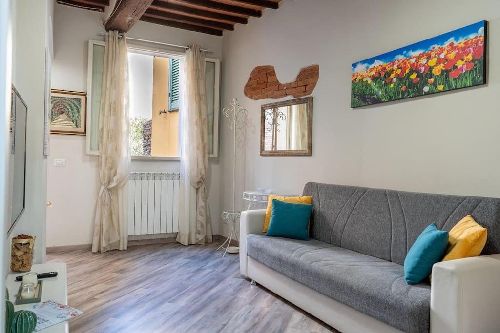 Casa Vacanze L'Angolo Fiorito Bettolle Extérieur photo