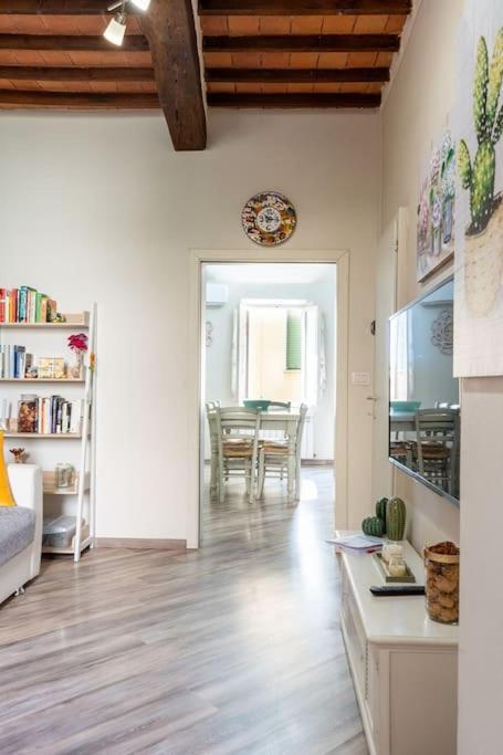 Casa Vacanze L'Angolo Fiorito Bettolle Extérieur photo