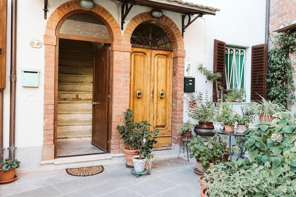 Casa Vacanze L'Angolo Fiorito Bettolle Extérieur photo